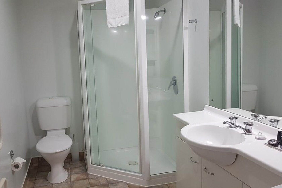 Bathroom - Courtenay Village 2 Bedroom Apartment Bathroom - Courtenay Village 2 Bedroom Apartment